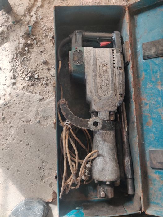 Отбойник Makita  HM 1304 B