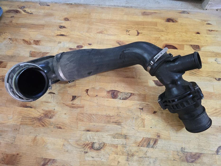 Przewód rura powietrza intercoolera Insignia 2.0CDTI