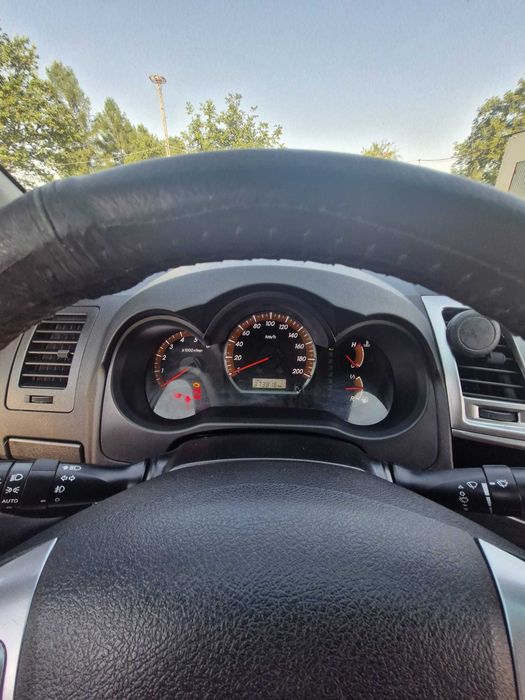 Toyota Hilux 3.0 D-4D Invincible