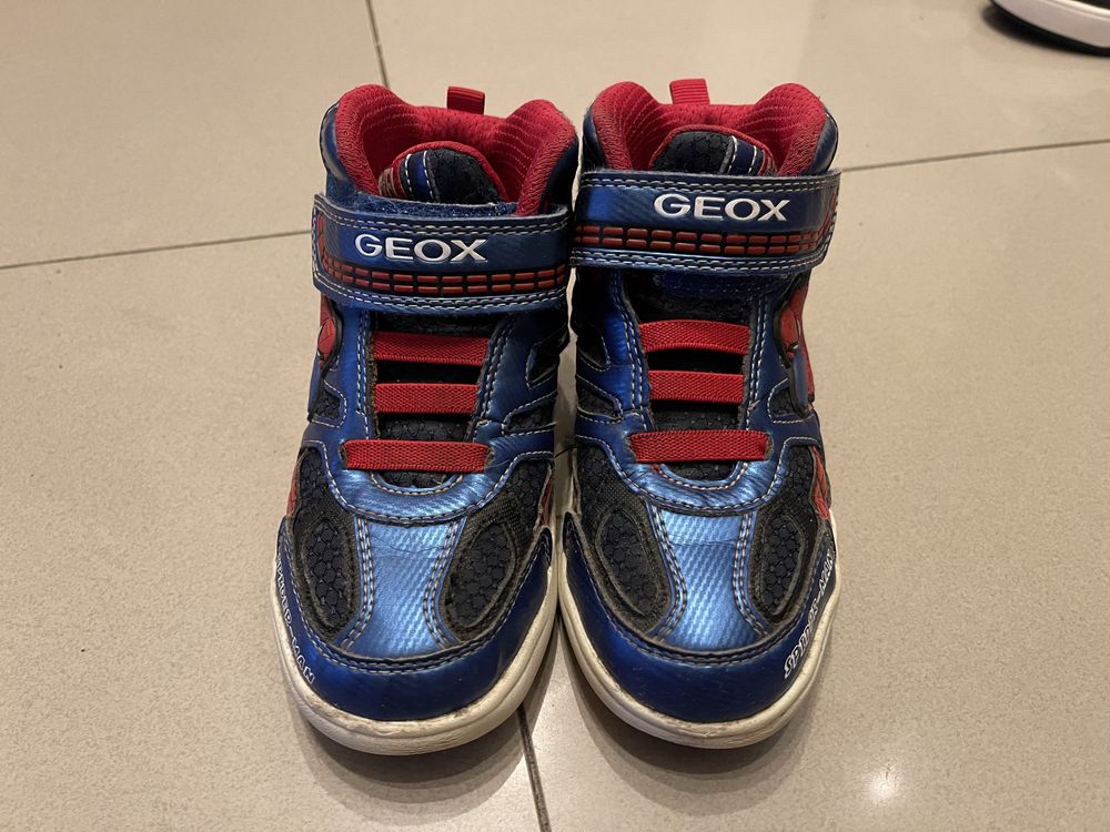 Buty chłopięce GEOX rozmiar 30 świecące Spiderman