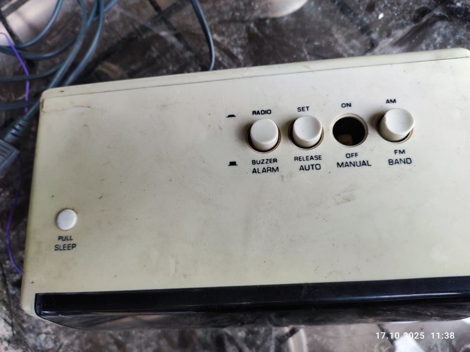 Radio z zegarem klapkowym SONY Solid State Digimatic