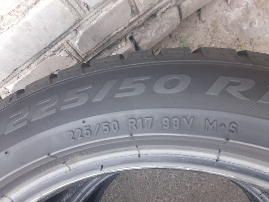 Шини б/у 225/50R17 Pirelli 2шт.зима.