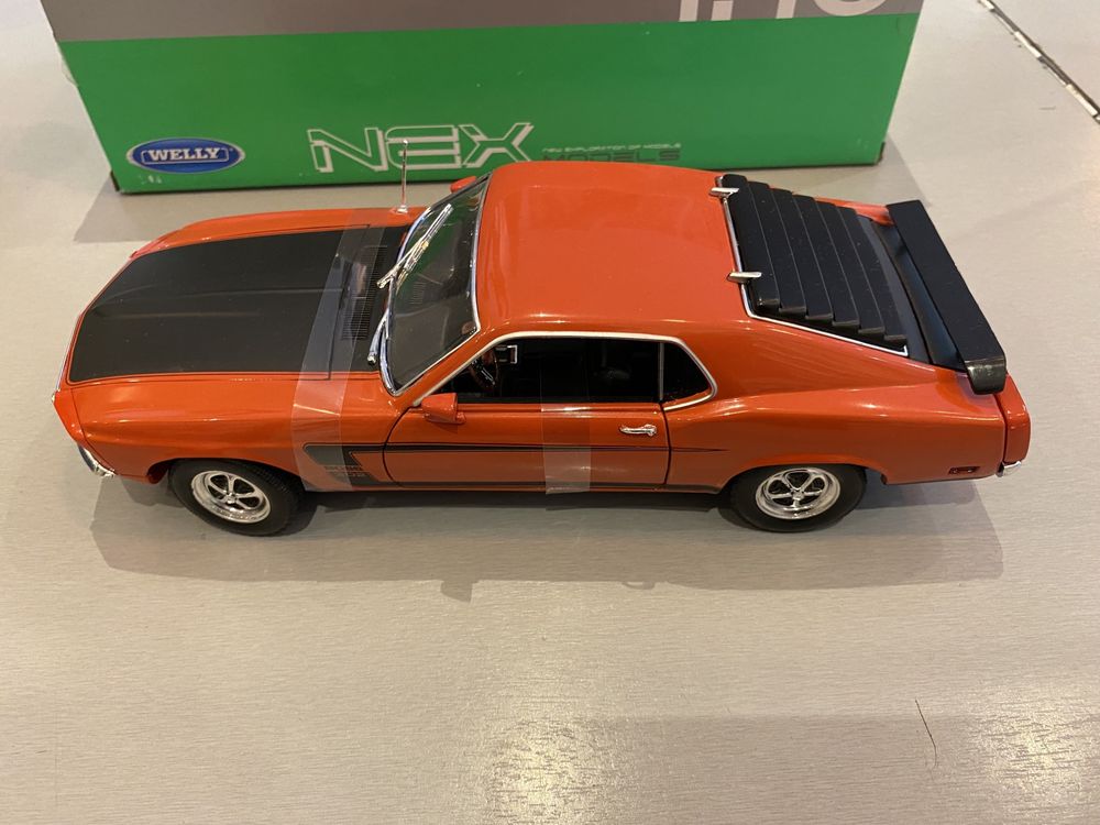 Mustang boss piękny skala 1:18 Welly pomarańczowy piękny kolor