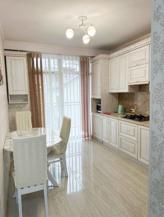 Шикарні апартаменти в центрі по  С.Бандери 23. Вільно