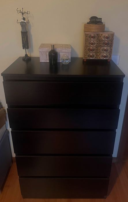 Cómoda com 5 gavetas preta
