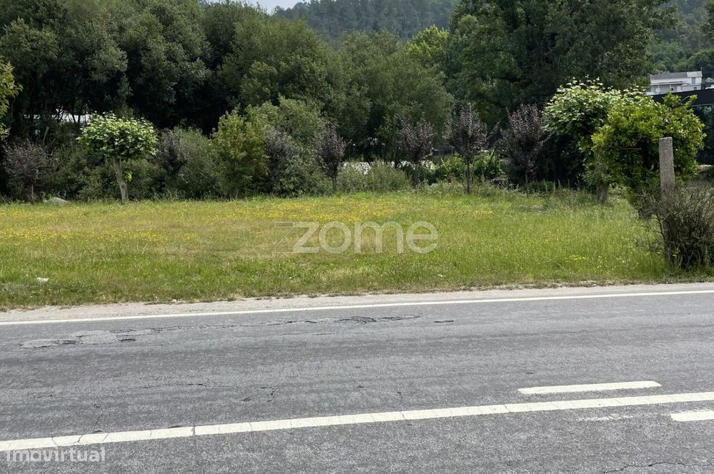 Terreno para arrendamento com 2.400 m2 em Nespereira, Guimarães