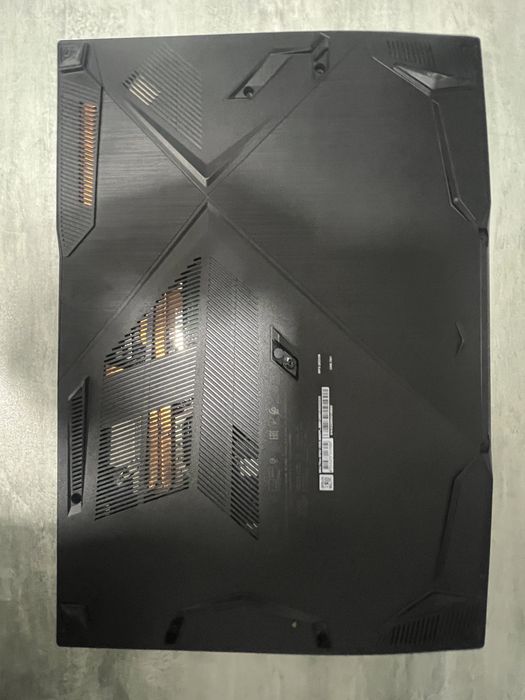ноутбук msi thin gf63 з підставкою
