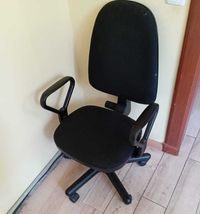 Кресло офисное, стул на колесиках. Соломенка
