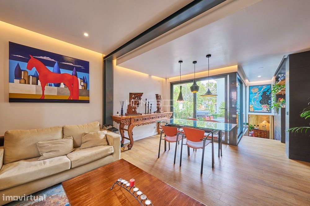 Moradia T3, com projecto de arquitecto, no Bairro de Santa Cruz, Benfi