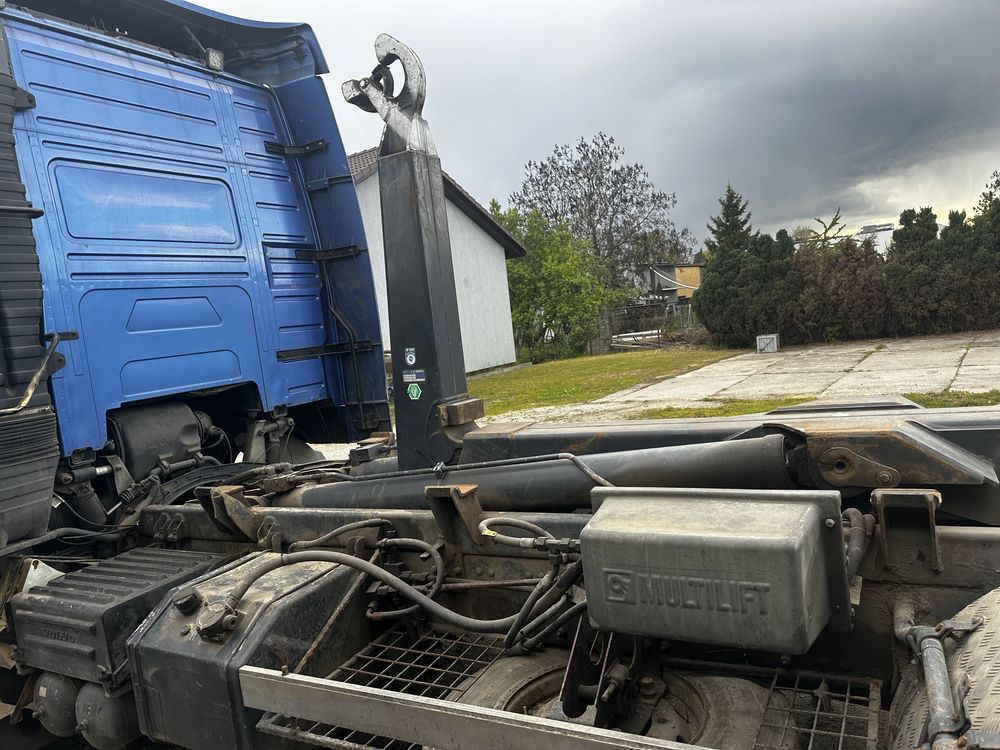 Samochod ciężarowy hakowiec Volvo FH12 460