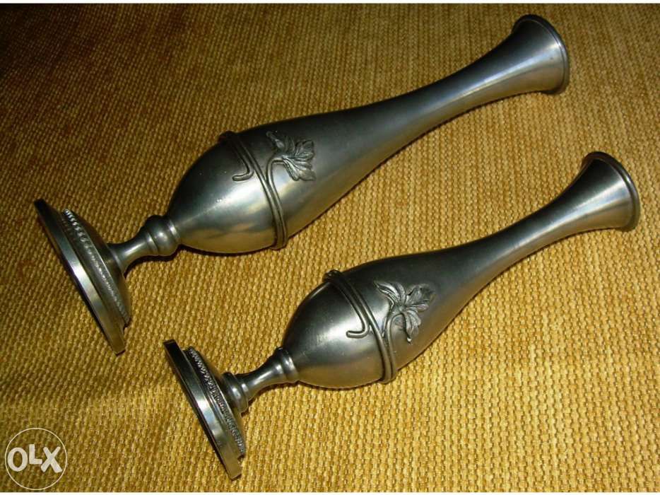 2 Jarras em estanho (26cm e 20cm)