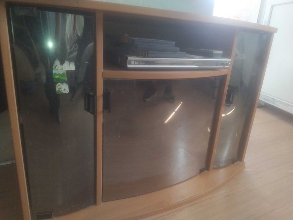 Лестница Библиотечная 115 см и Тумба тонированные стекла телевизионная