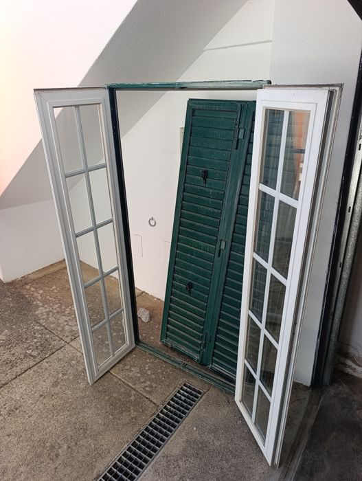 Janela vidro duplo com portadas