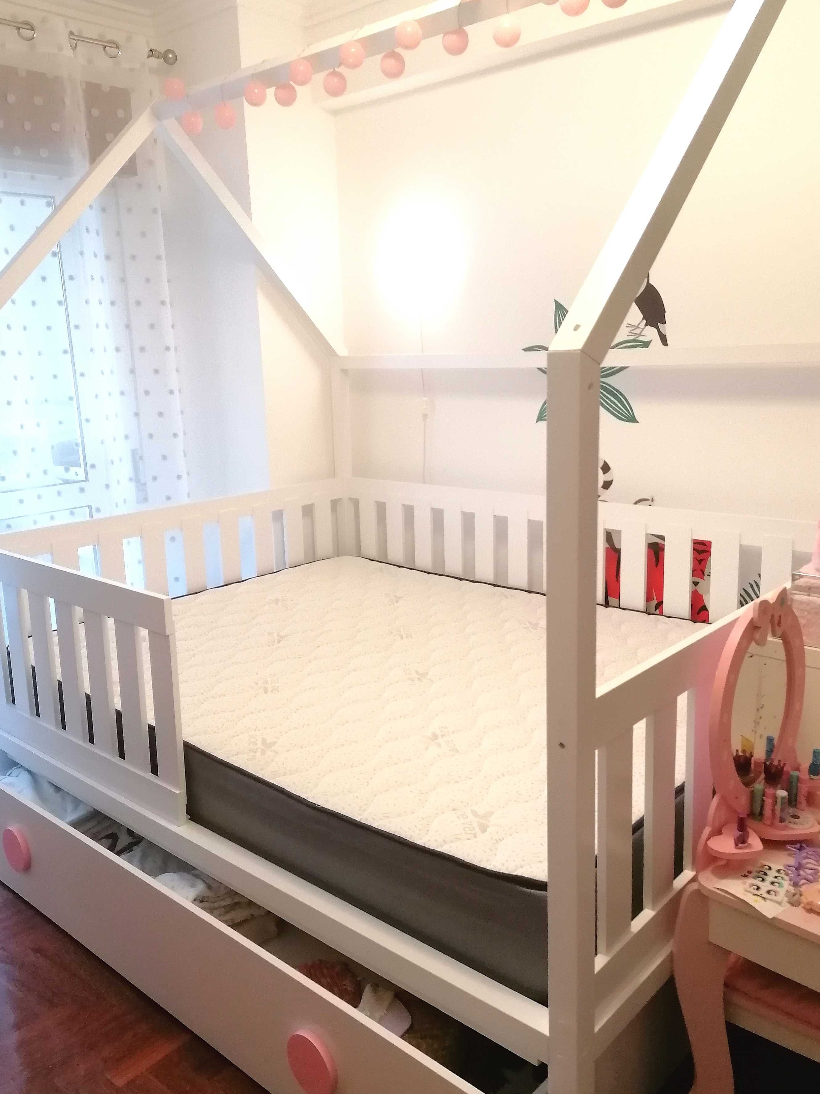 Cama casinha 190x140 com colchão