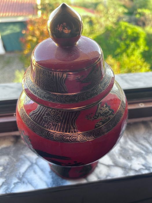 Peça de decoração - vaso cilíndrico com tampa