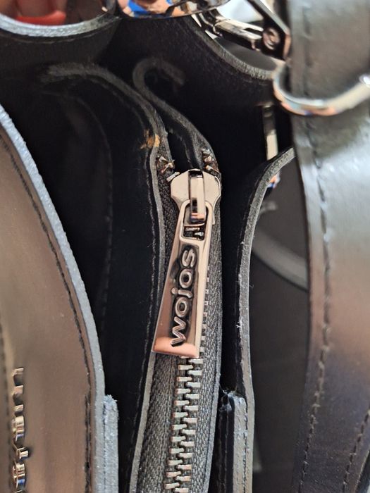 Czarna skórzana torebka damska typu kuferek