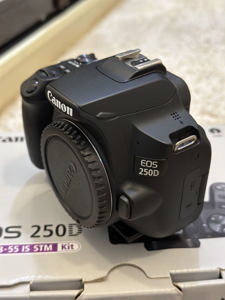 Canon EOS 250D (повний комплект)