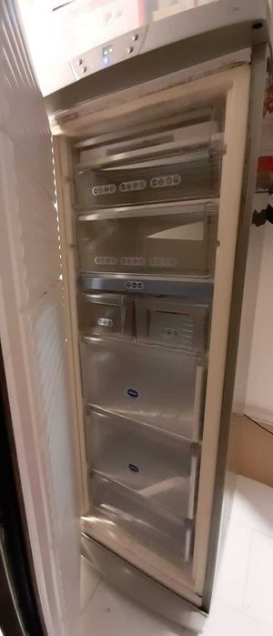 Arca Congeladora Vertical Whirlpool 6th Sense – Inox Categoria A