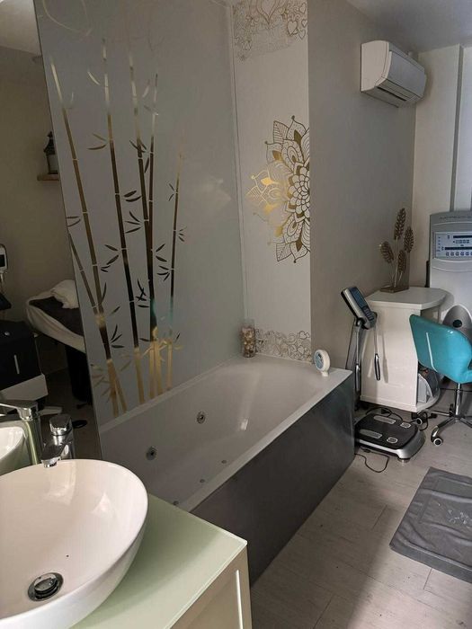 Espaço comercial renovado em Seia