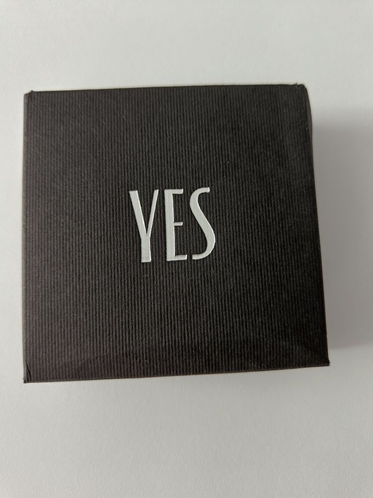 Czarne pudełko prezentowe na biżuterię YES