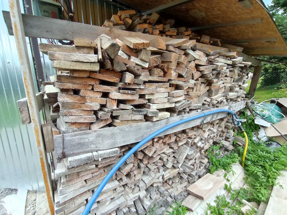 Suche sezonowane drewno sosnowe - około 5 m3 (kubików)