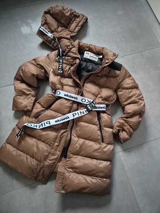 Pinko pikowany damski płaszcz ocieplany z kapturem puchowy