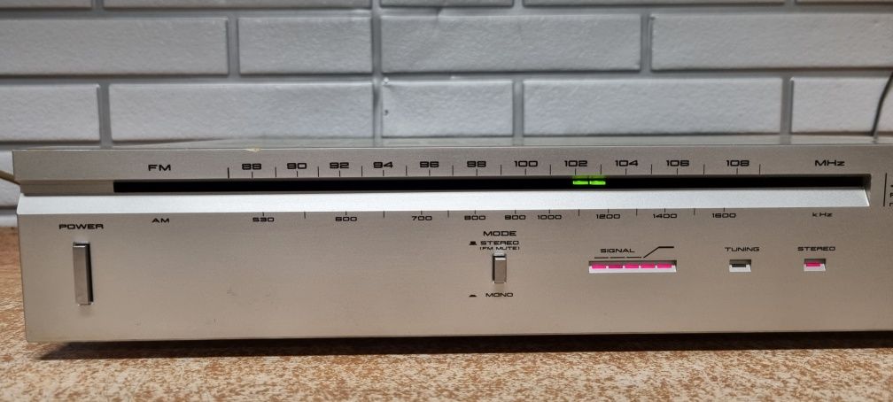 Tuner radiowy AKAI AT-K11. Stereo