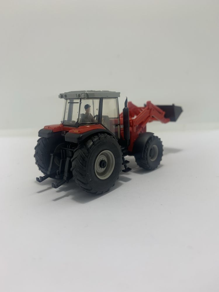 Massey Ferguson 8280 da Wiking escala 1/87