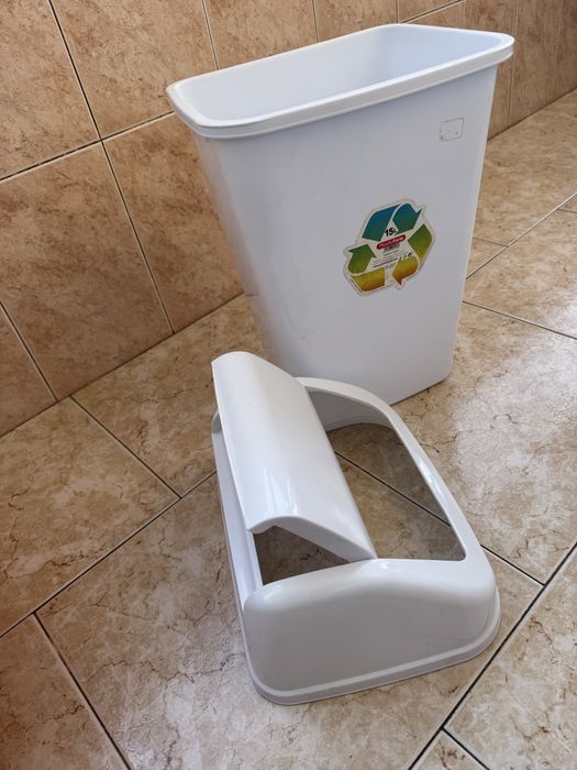 Caixa de lixo/  papeleira para casa