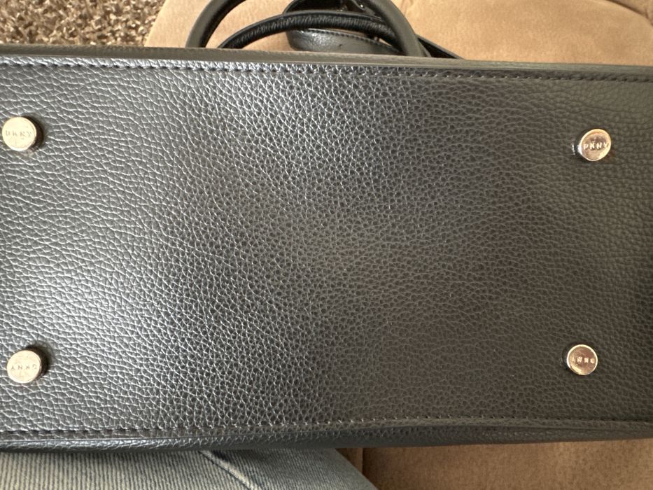 Шкіряна сумка DKNY