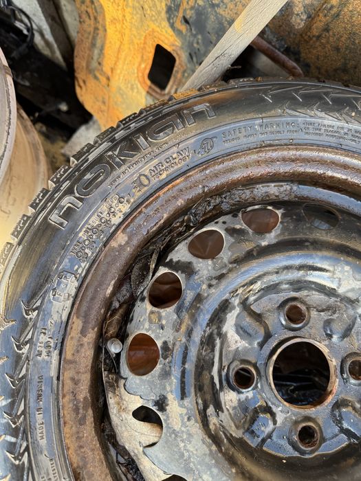 Продам комплект зимней резины 155/65 14 Nokian на дисках