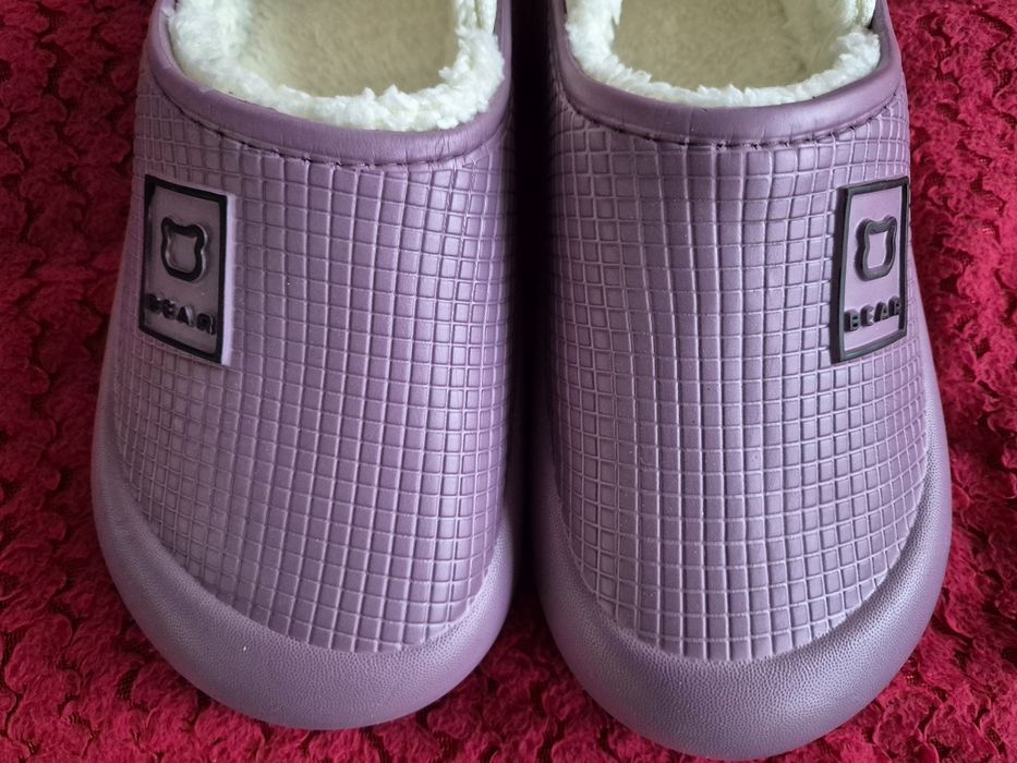 Bardzo ciepłe kapcie - wkładka 23 cm.