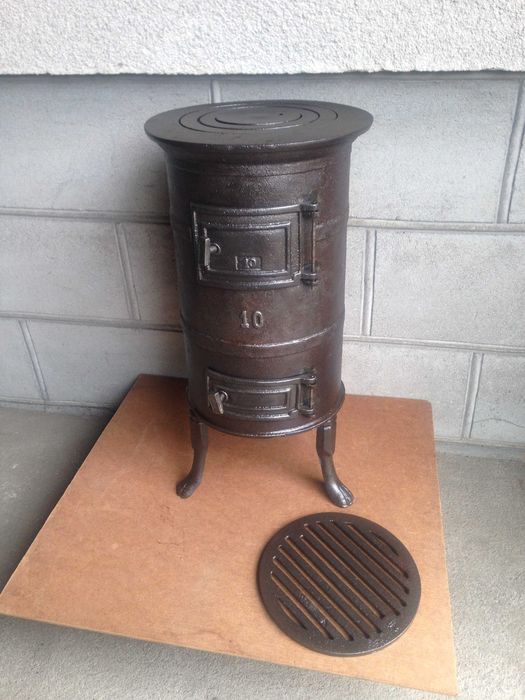 Piecyk żeliwny z lat PRL-u. Koza, cyganek.