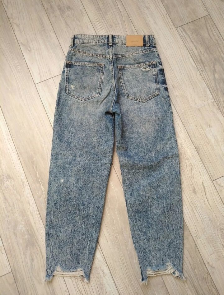 Jeansy Bershka rozmiar 36