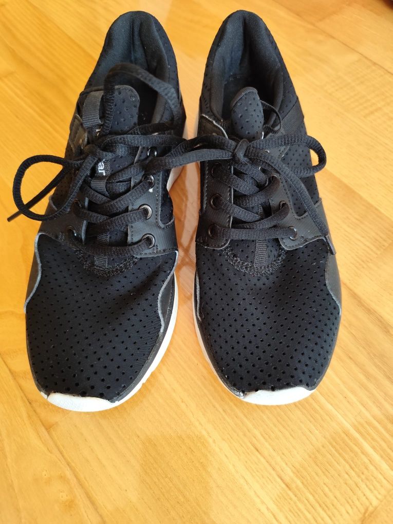 Adidasy czarne siatka feeway