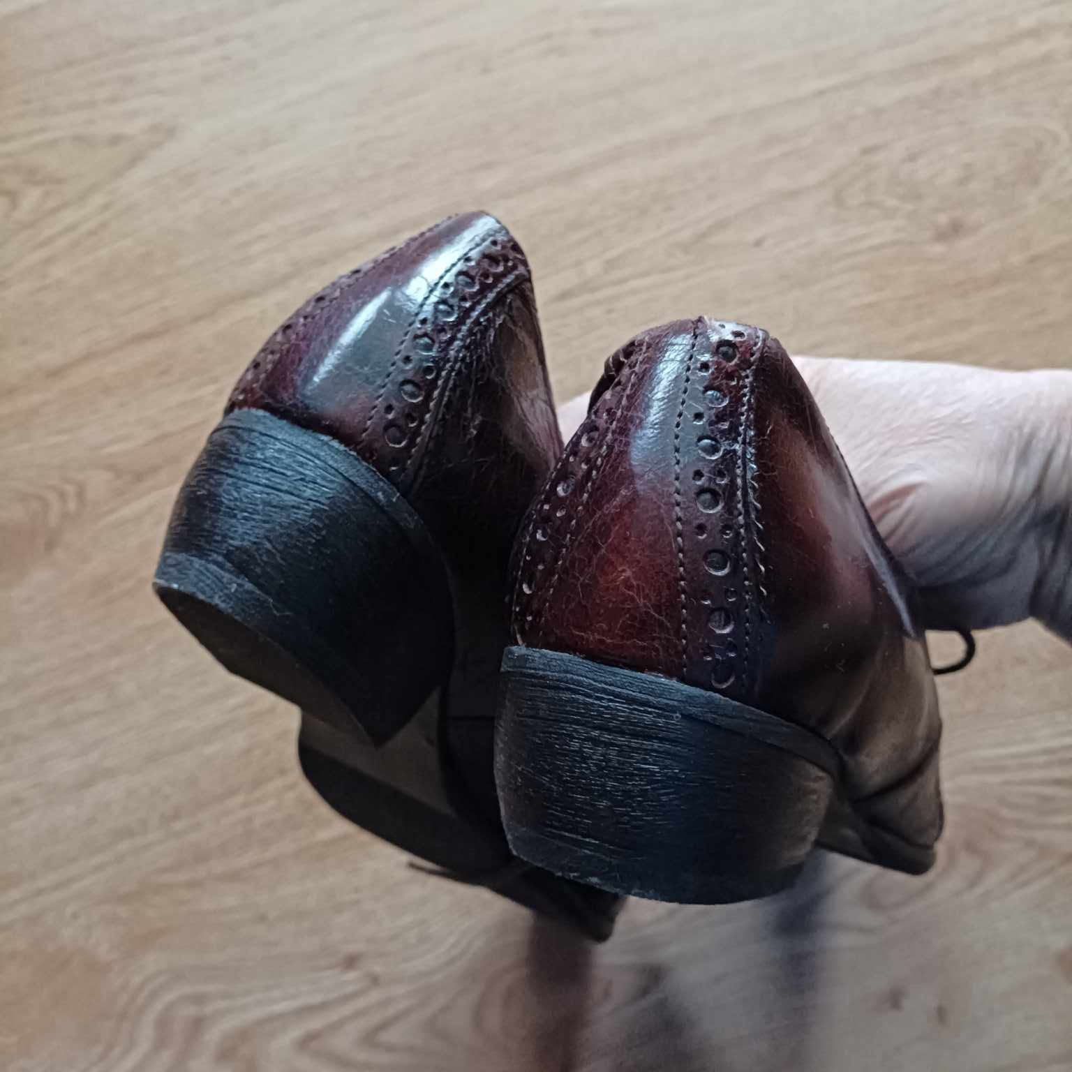 90A. Pantofle damskie rozmiar 40 firmy Baldaccini