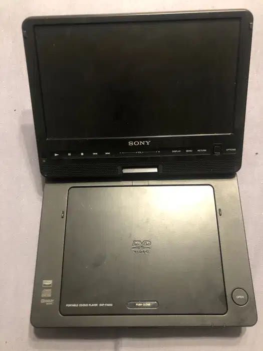 Sony DVP-FX950 Portable DVD Player