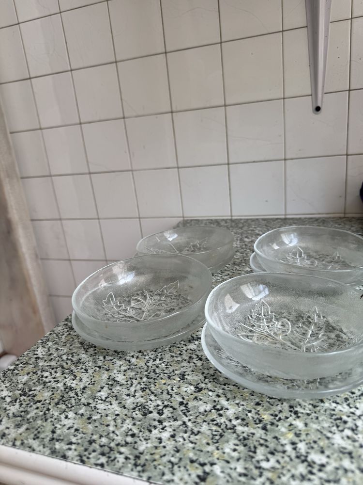 Conjunto pratos e taças