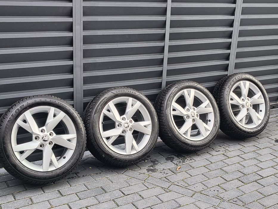 Koła aluminiowe Skoda Octavia IV 17" opony zimowe 205 55 R17