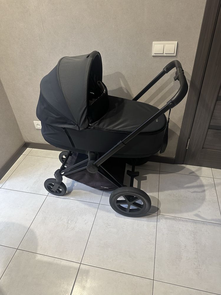 Cybex Priam Total Black