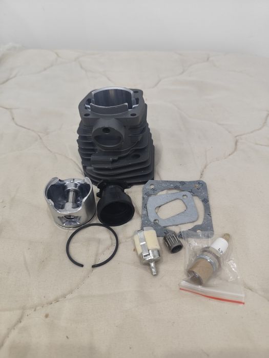 Cylinder zestaw tłok pierścienie świeca do pilarki 44 mm