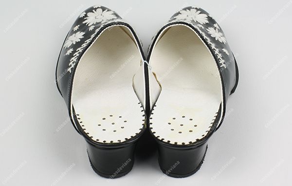 Chinelas de Viana Bordadas à mão