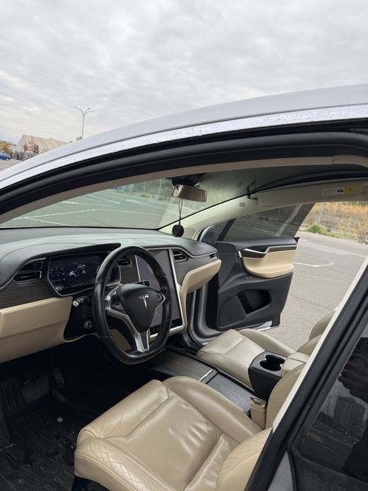 Тесла модел Х 90D максимальная комплектация 3 рядная