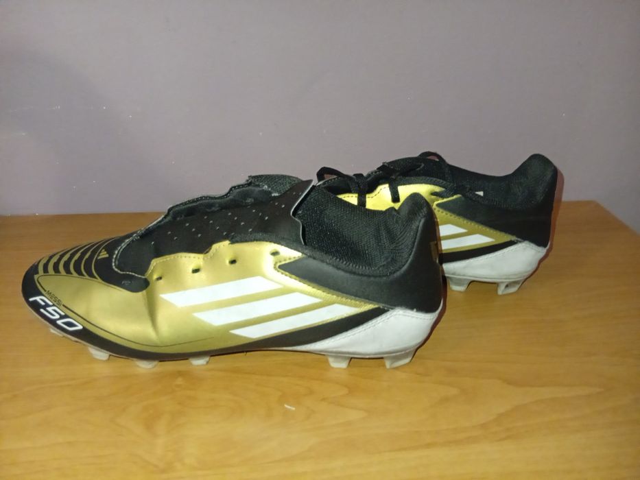 Sprzedam botki z kolcami! Oryginalne! Rozmiar 44 (Wkładka 27 cm) Cena