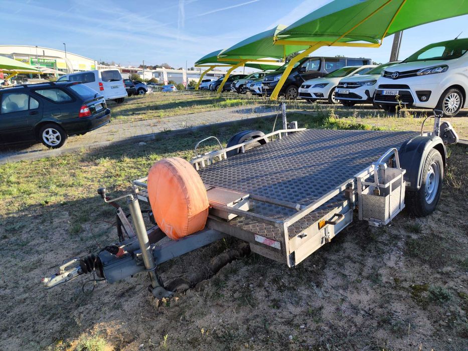 Atrelado porta carro