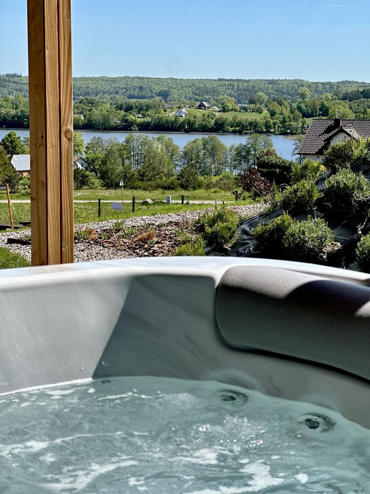 Domek z prywatnym jacuzzi !!! + sauna z widokiem na jezioro!