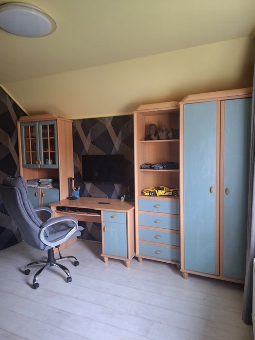 Комплект меблів в дитячу кімнату