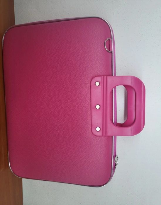 Różowa teczka na laptop 15,6 cali