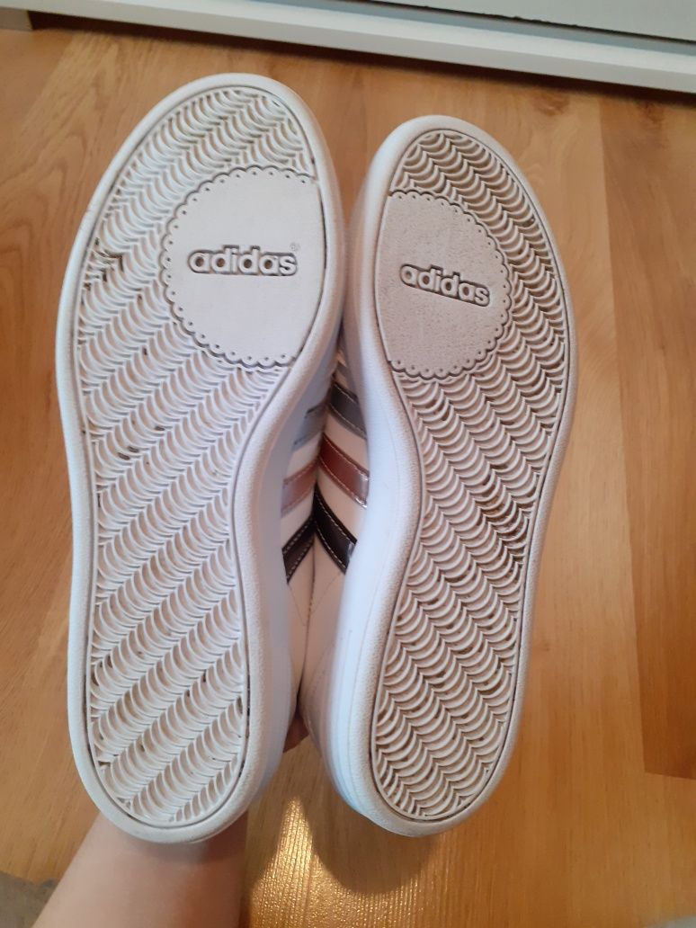 Buty Adidas, białe, metaliczne różowe paski