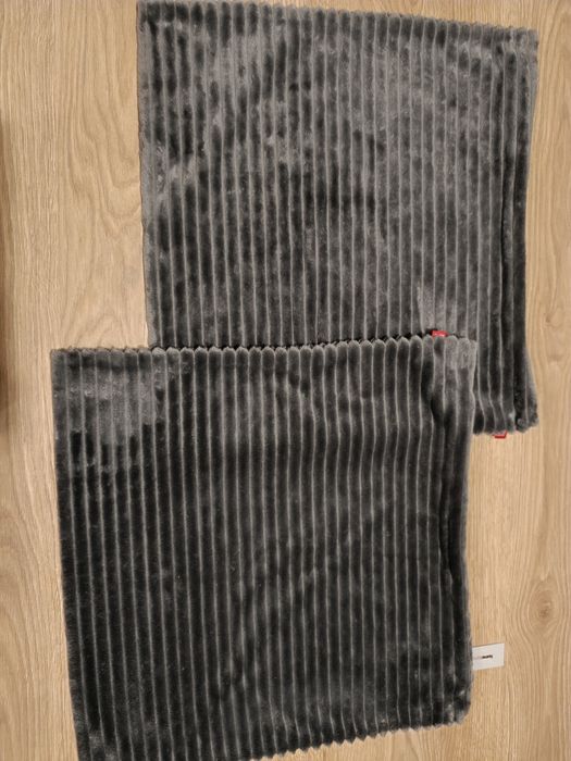 2 poszewki h&y Division 45x45